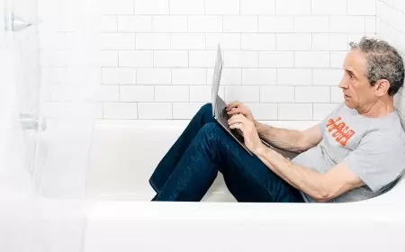 Doug Rushkoff Is Ready to Renounce the Digital Revolution